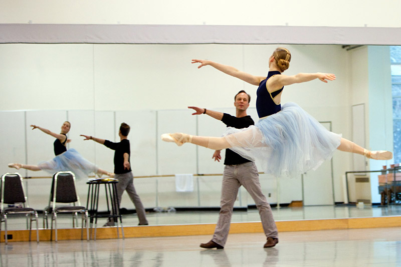 In rehearsal, Boal helps Körbes prepare for her supernatural role.